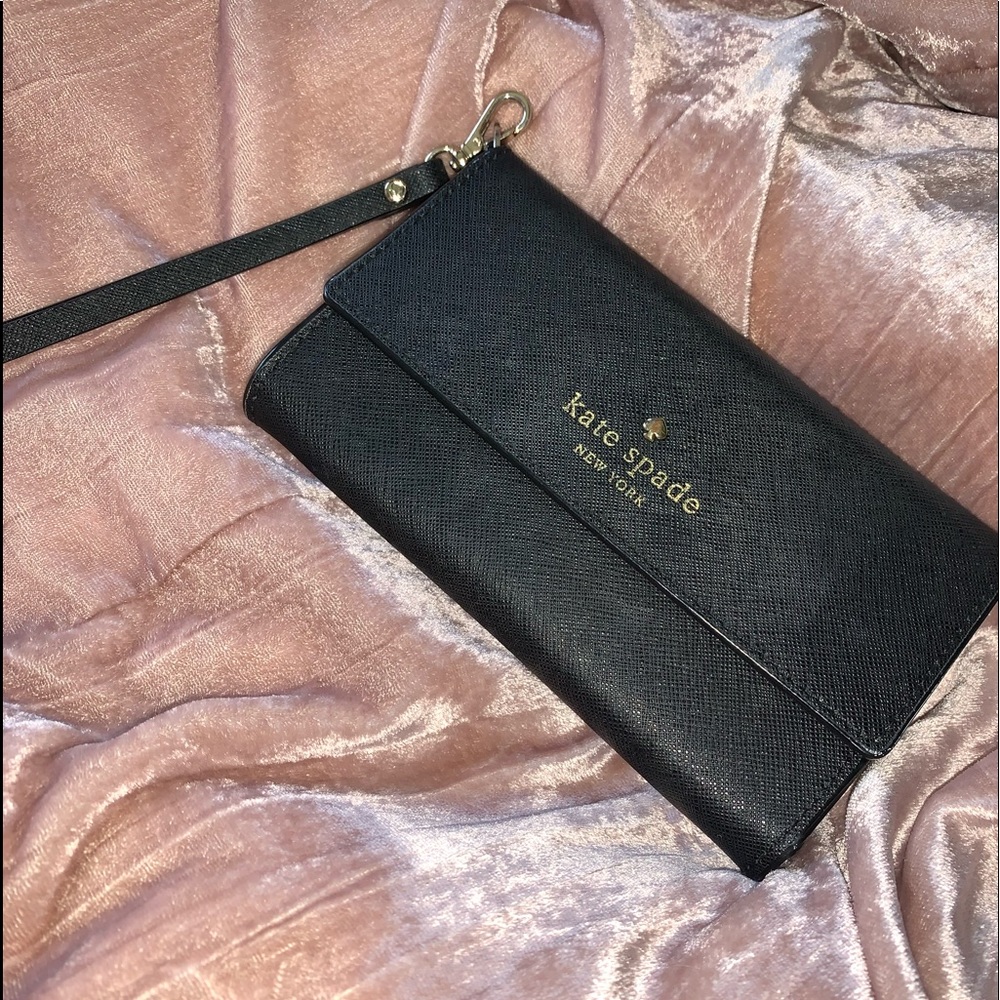 Kate Spade wallet for sale, barely used.